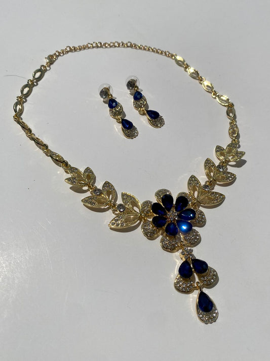 Conjunto dorado con piedras azules