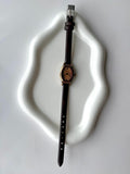 Reloj con correa en cuerina café oscura