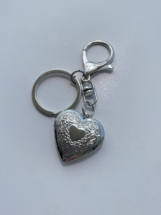 Llavero relicario "Corazón Clásico"