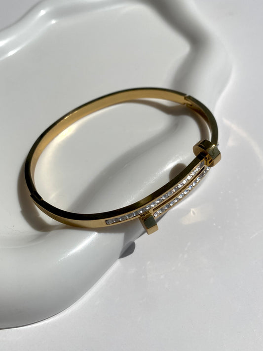 Pulsera dorada “Estructura Brillante”