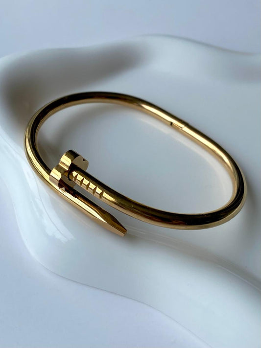 Pulsera "Clavo" Dorada